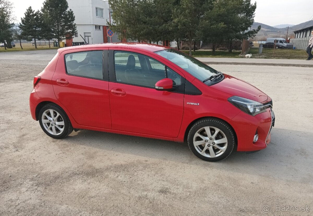 Predám Toyota Yaris hybrid - 4
