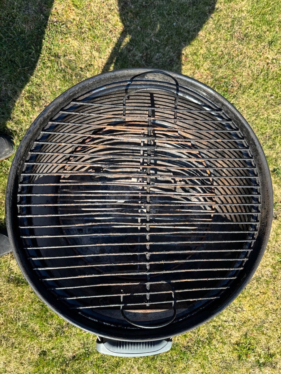 Predám záhradný gril Weber - 4