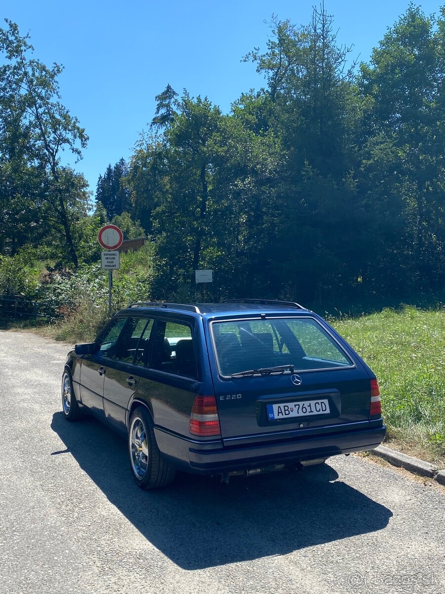 mercedes w123 e220T sportline - 4