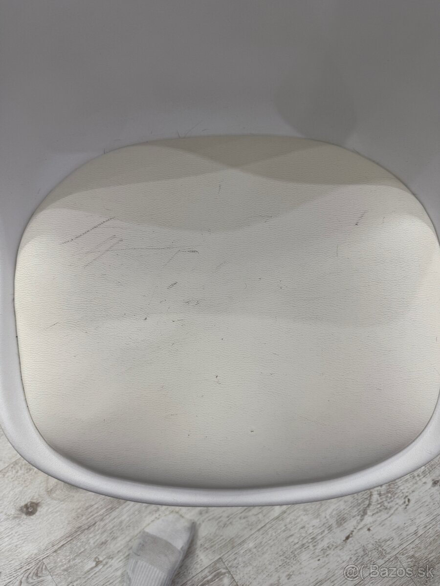 Predám 4ks kuchynské stoličky - 4