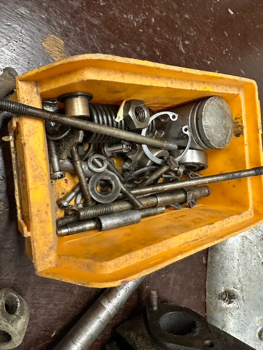 Predám DIELY motora JAWA Pionier 550 555 - 4