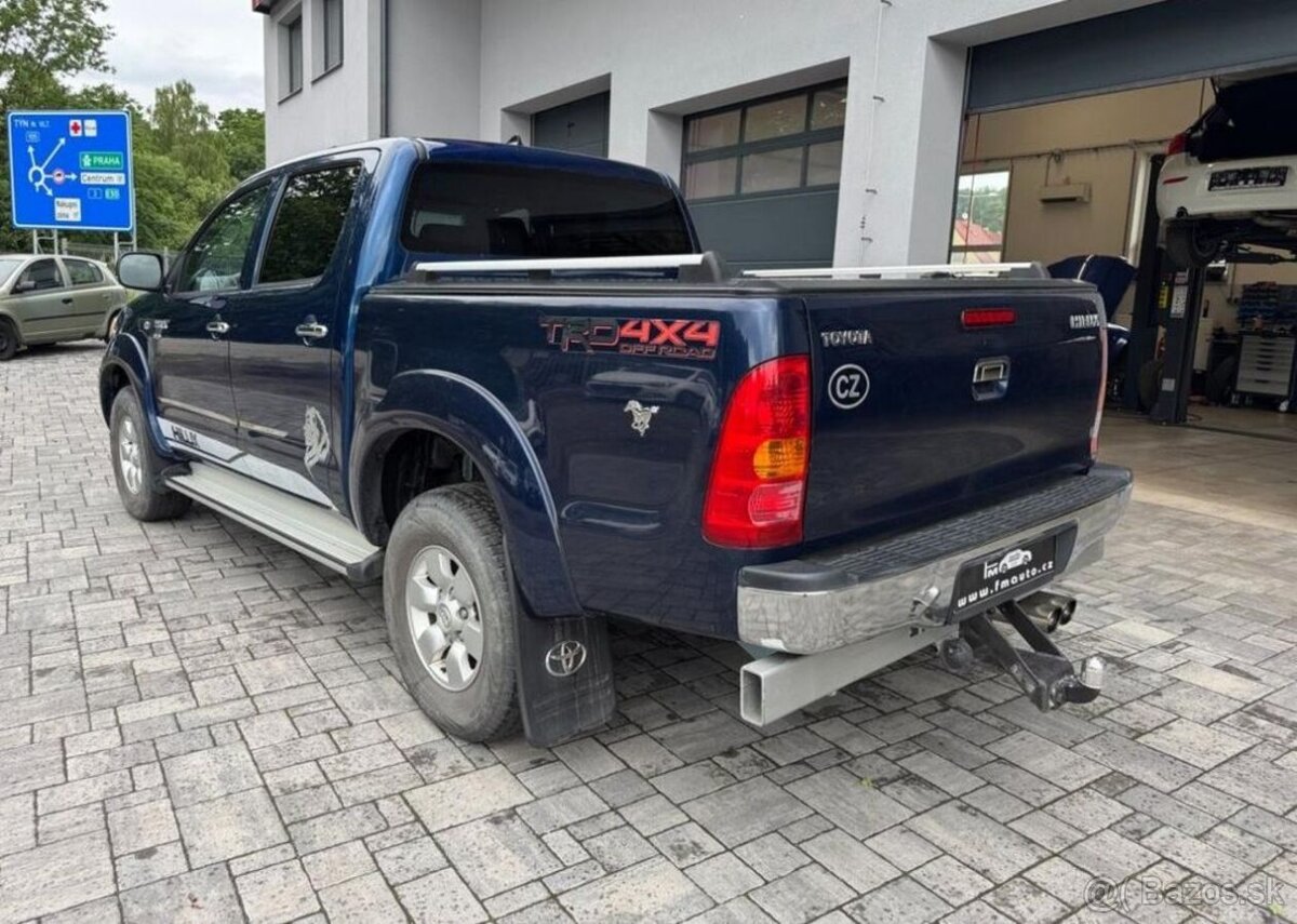 Toyota Hilux 2.5 D-4D nafta manuál 88 kw