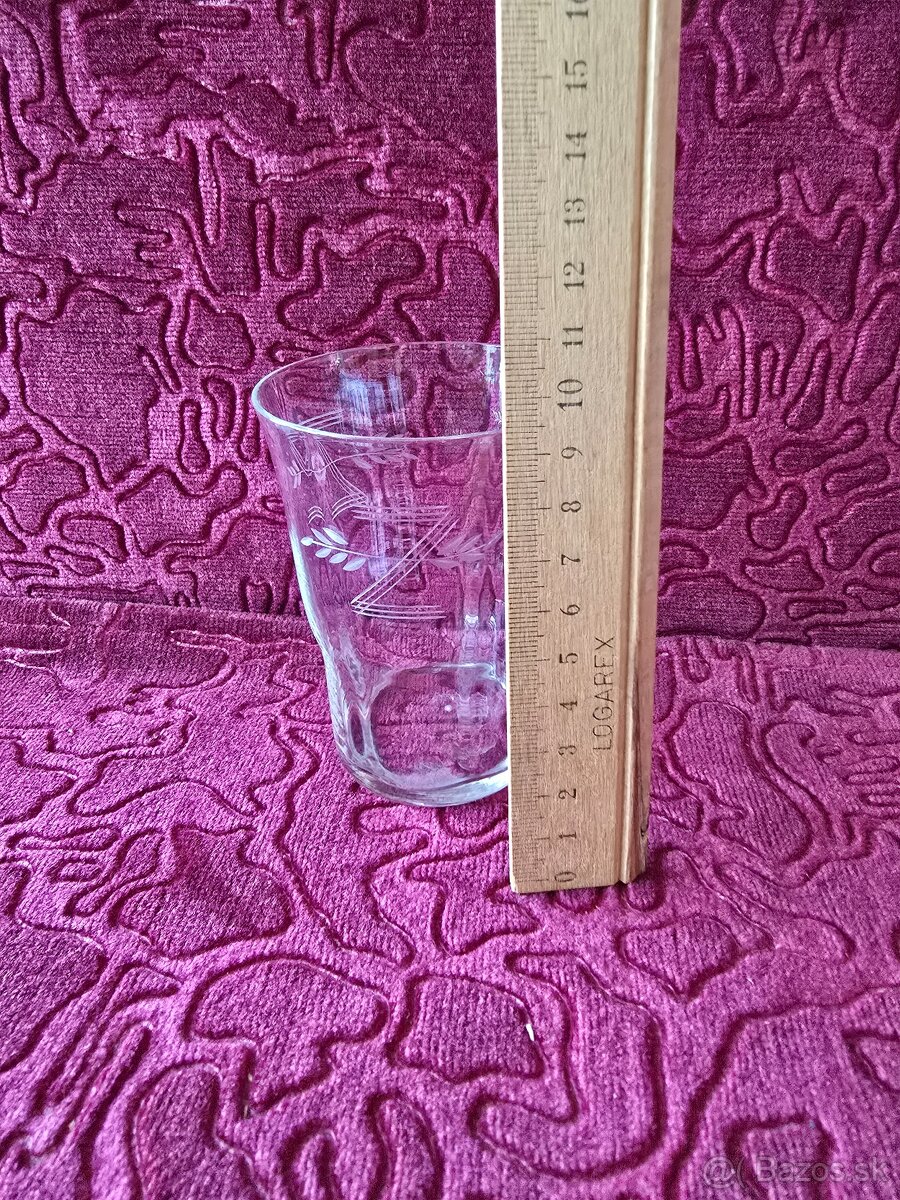 Karafa a poháriky. - 4