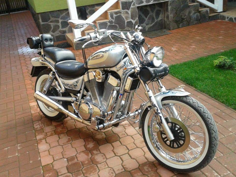 Suzuki Intruder 1400 - 4