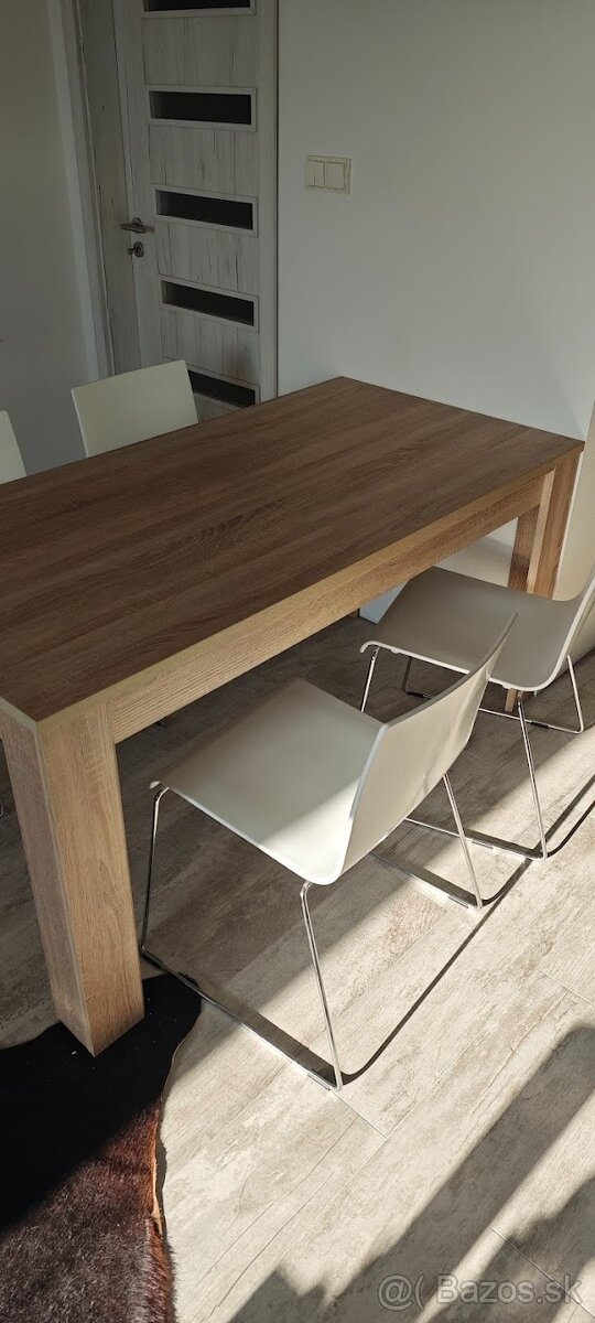 Jedalensky stol so stolickami - 4