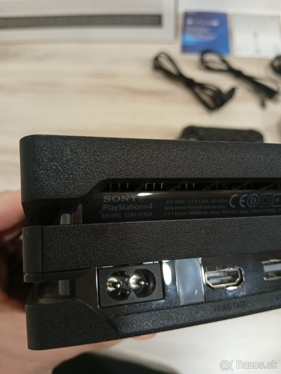 PlayStation 4 Pro 2TB čierna herná konzola - 4