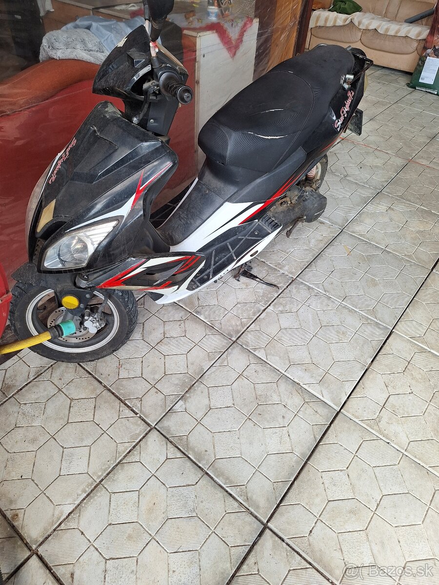 Adamoto 125 - 4