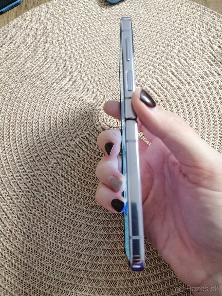 Samsung galaxy Z Flip 4 - 4