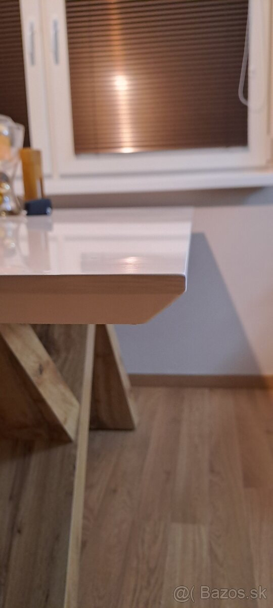 Jedálenský stôl - 4