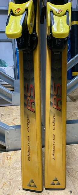 - - - Lyže Fischer RC4 RS super + viazanie TYROLIA - - - - 4