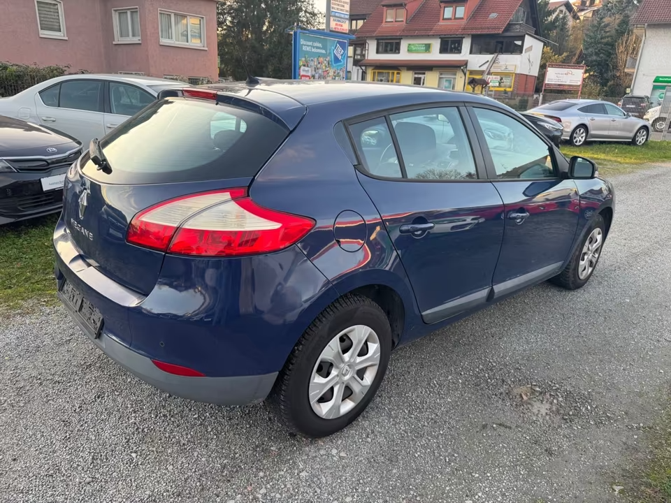 Renault megane III r.2010 1.6i 5dv. hatchback MODRA FARBA - 4