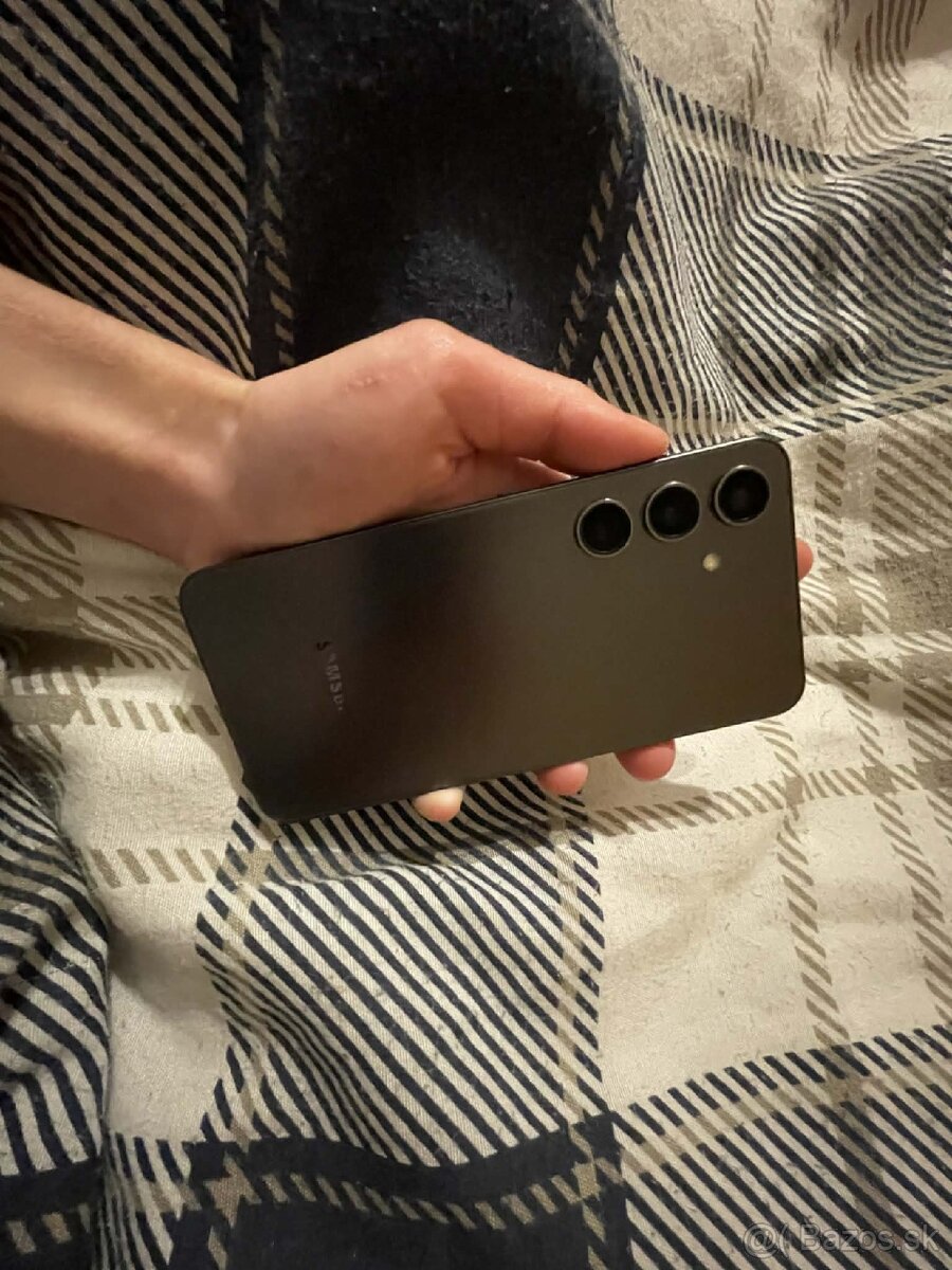 Samsung Galaxy S24 - 4