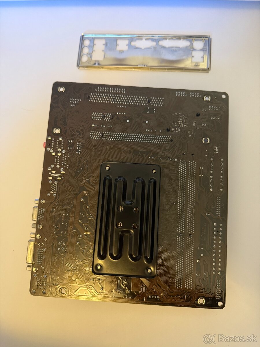 ASRock FM2A68M-DG3+ – FM2/FM2+ DDR3 + I/O shield - 4