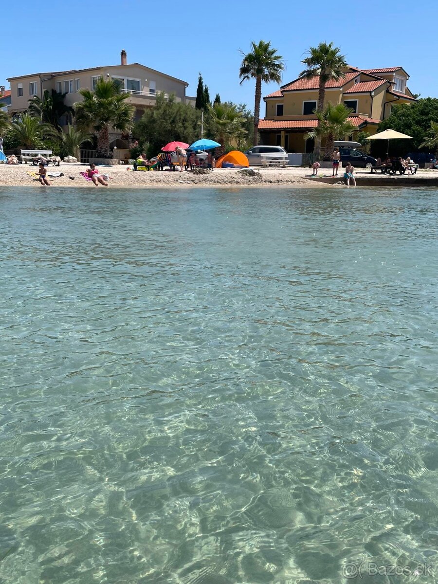 CHORVÁTSKO, apartmán, ubytovanie pri pláži s pieskom v mori - 4