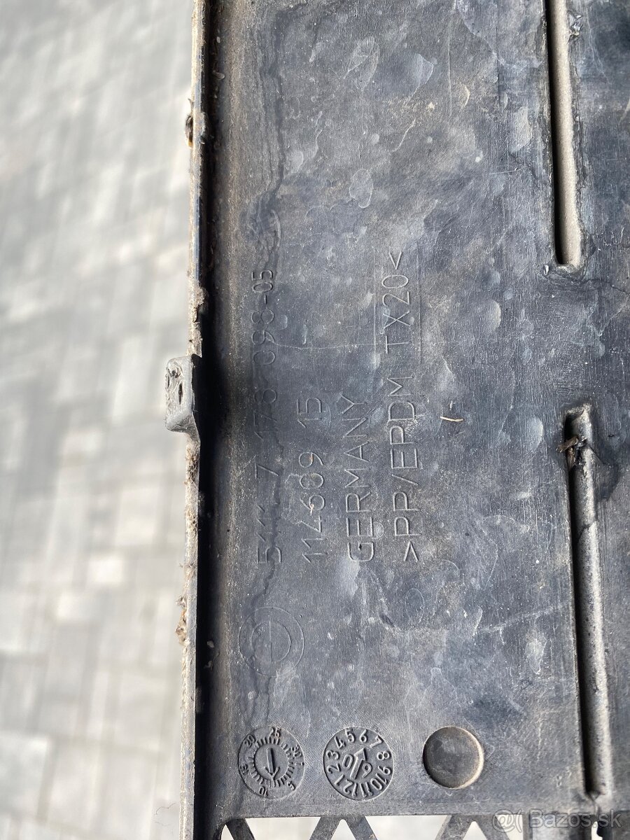 Mriezka predného naraznika LCI bmw e60/61 - 4