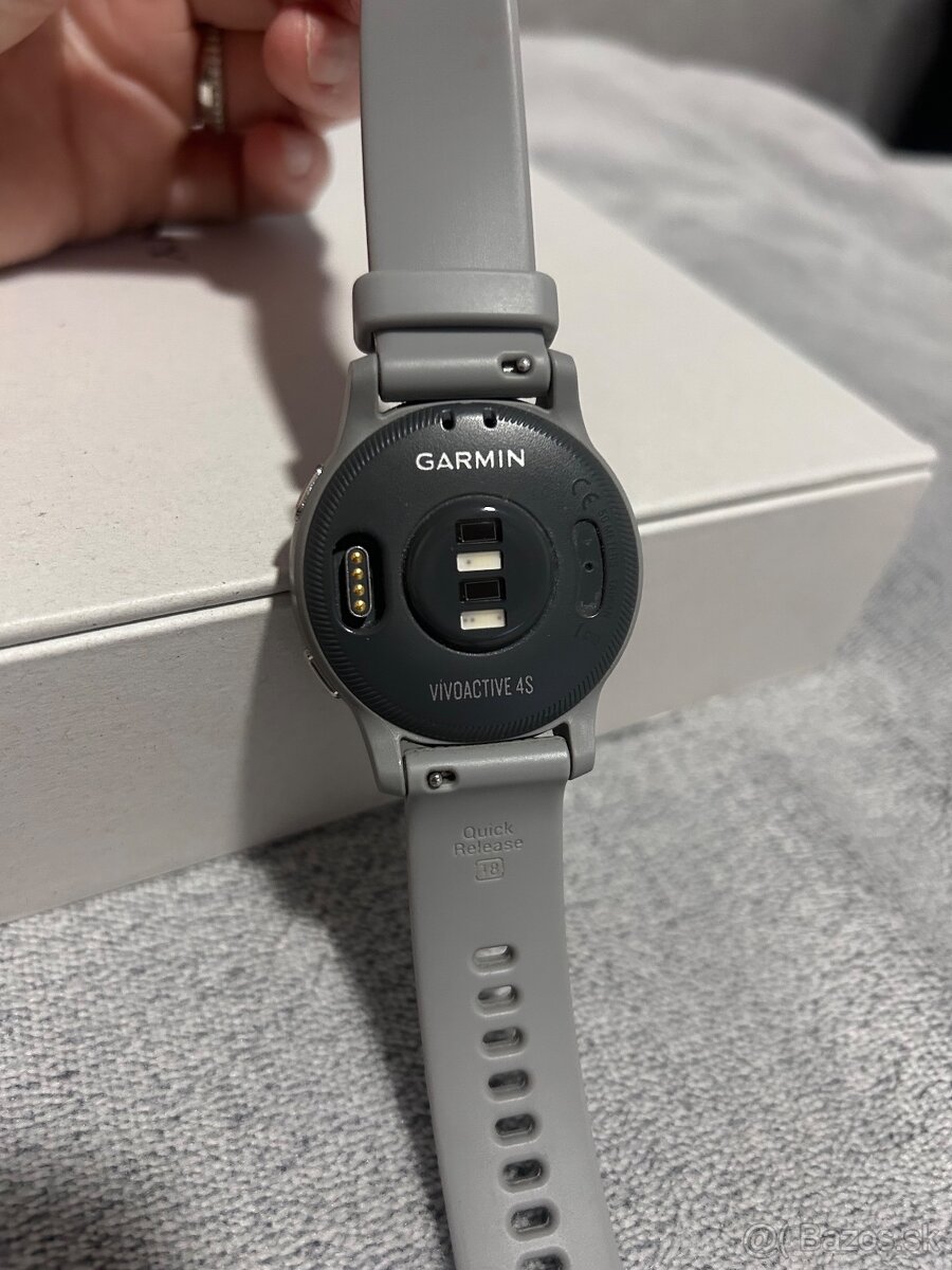 Garmin Vivoactive 4S – Gray/Silver 38mm, ako nové - 4