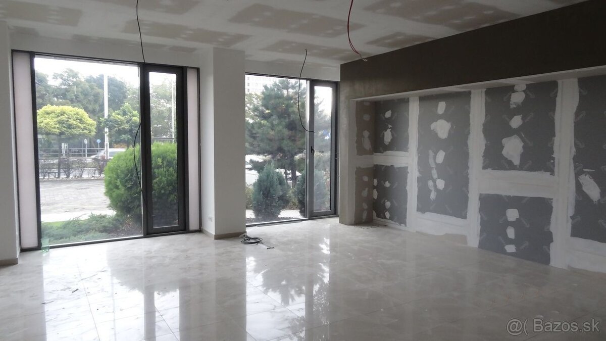 153m2 Lukratívny obchodný priestor v Hoteli Aston s výkladmi - 4