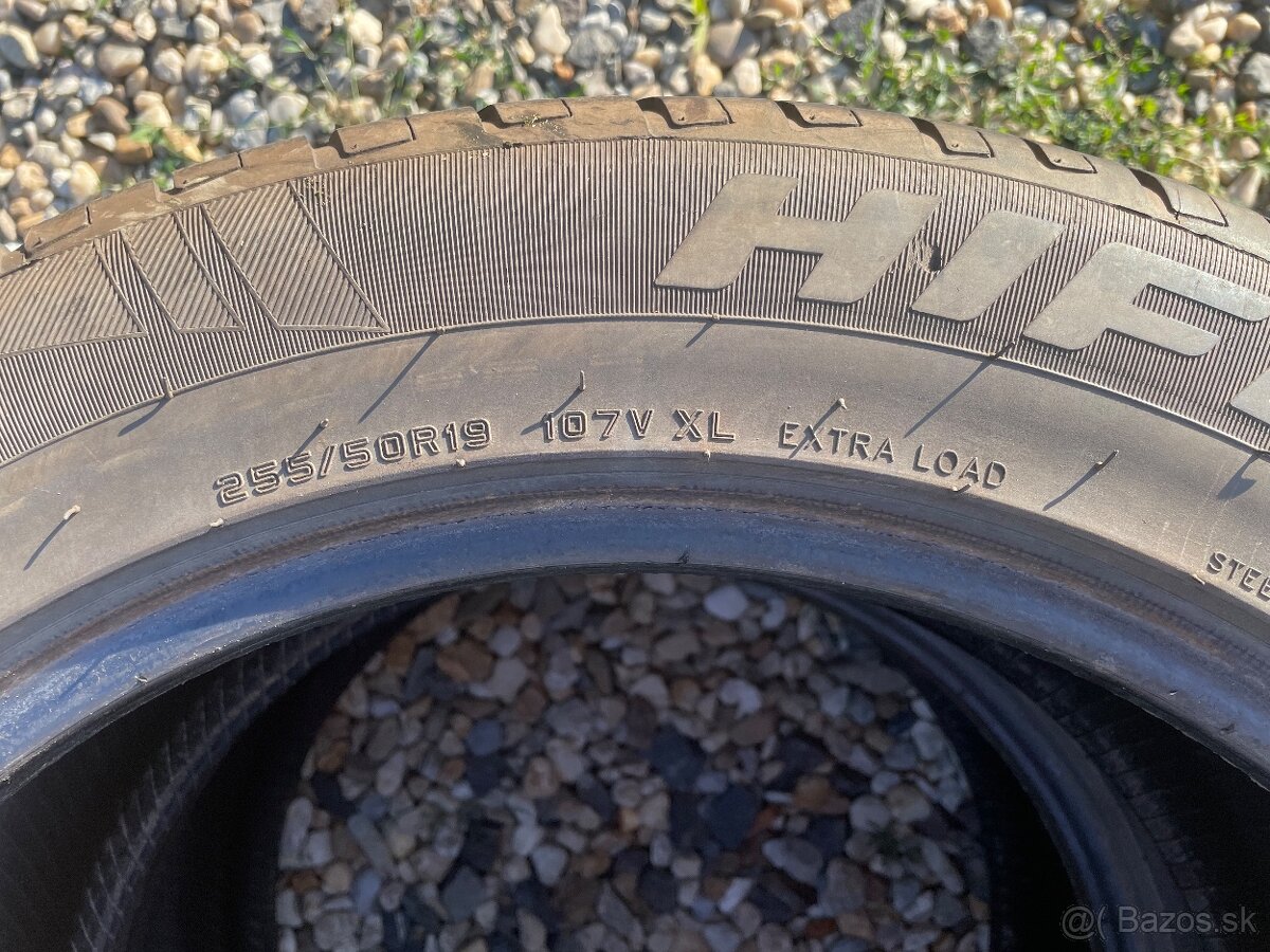 255/50R19 - 4