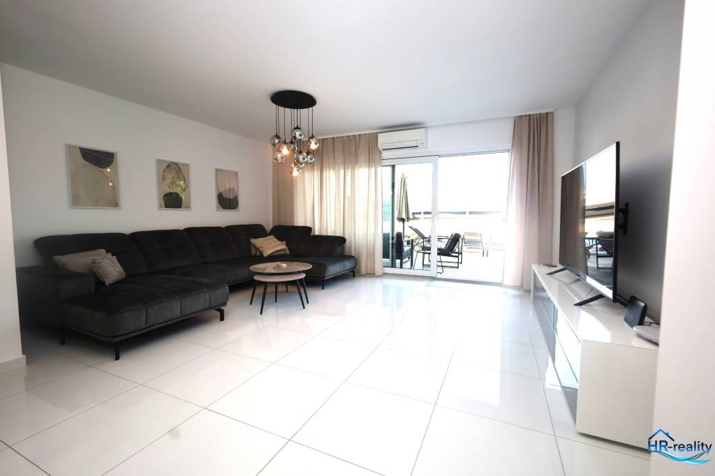 Vodice, Srima – dom s bazénom a strešnou terasou - 4