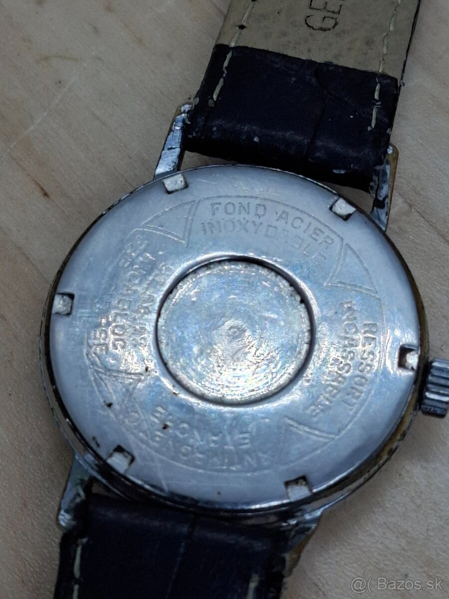 Predám funkčné Pánske náramkové hodinky VENUS 19 rubis SWISS - 4