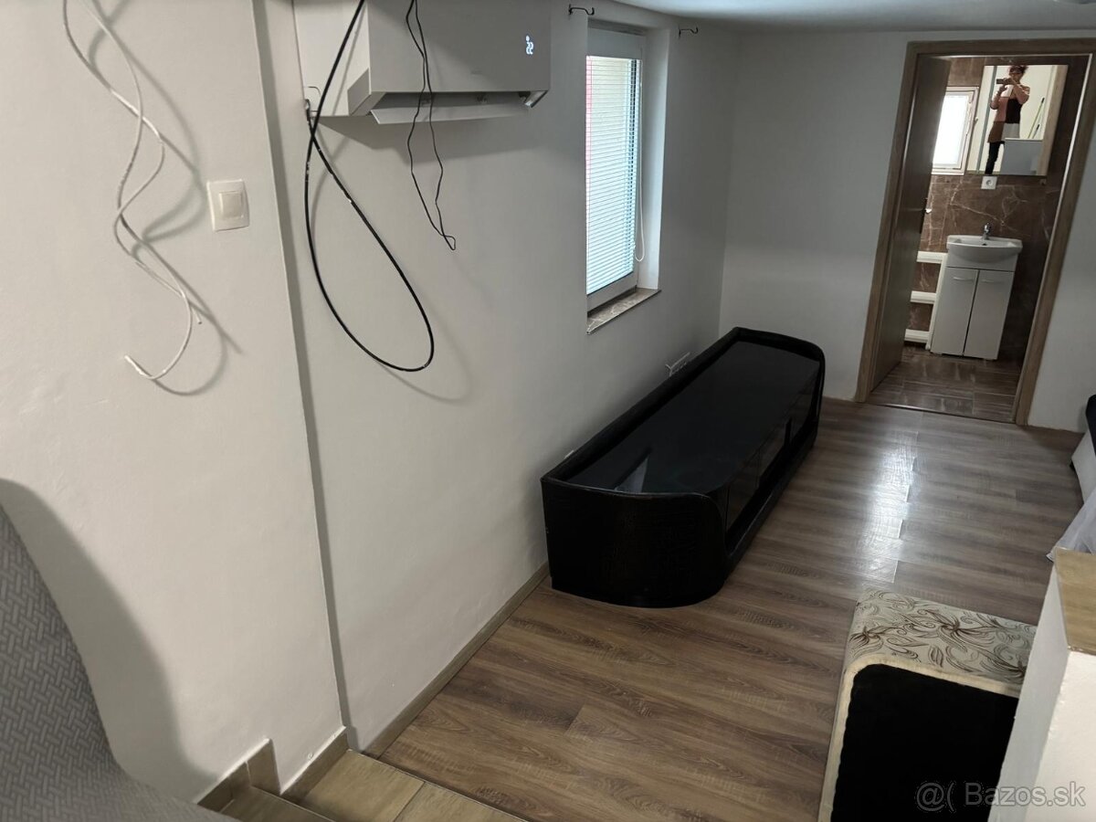 Maly 2 izbovy domcek v ABA - 4