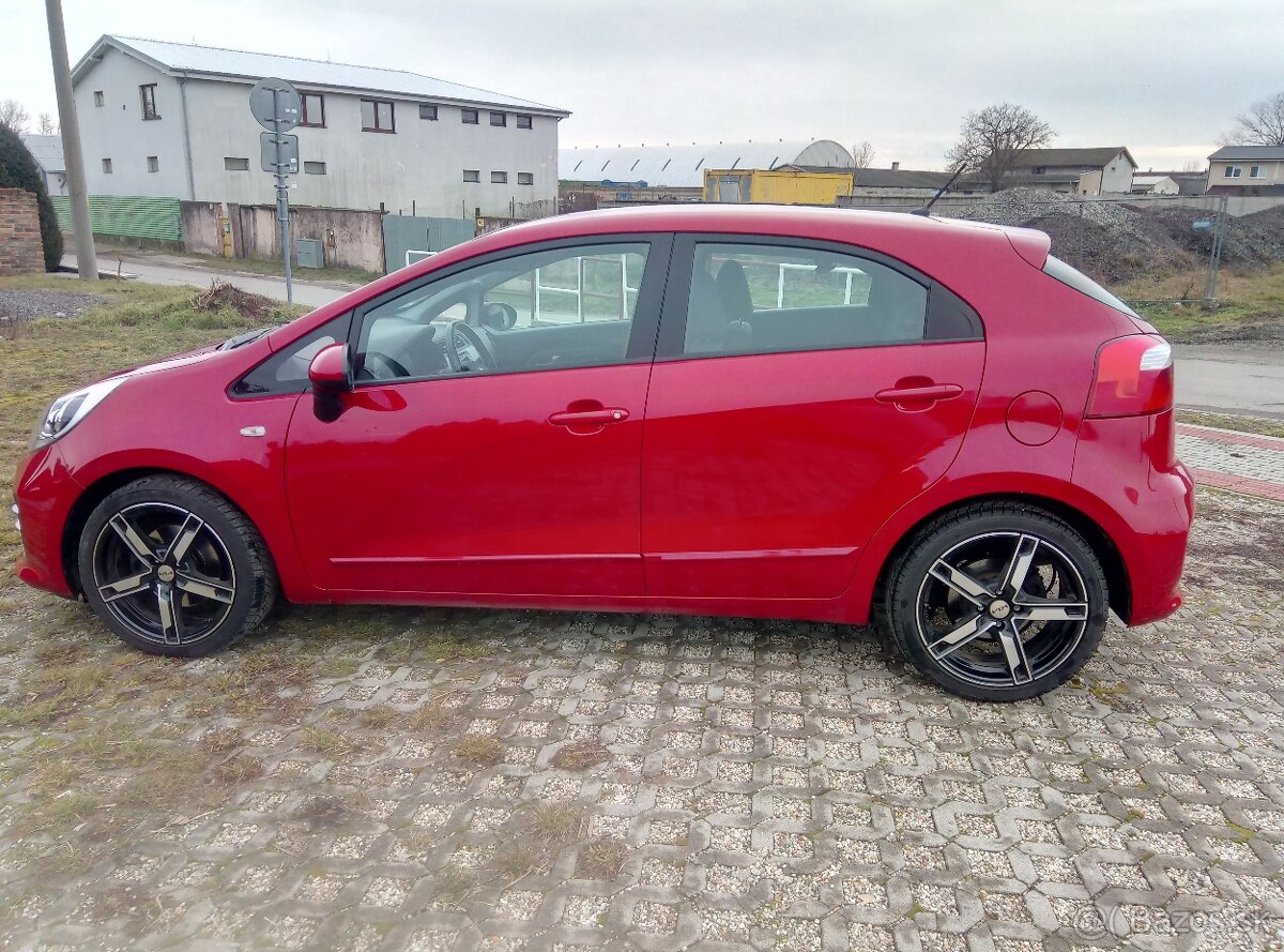 Kia Rio - 4