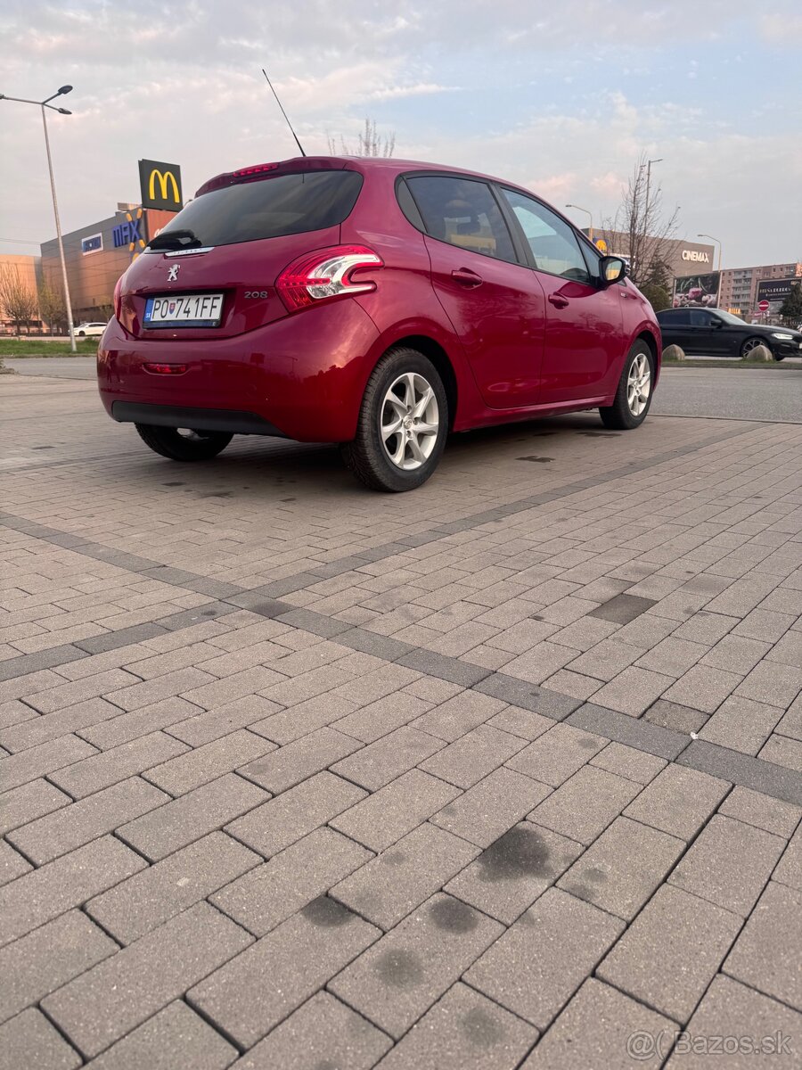 Peugeot 208 - 4