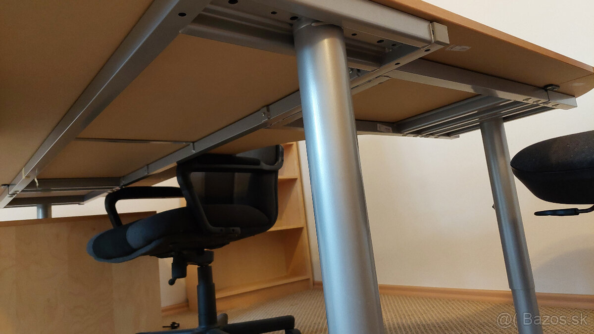 Kvalitný veľký rohový kancelársky stôl s veľkou komodou - 4