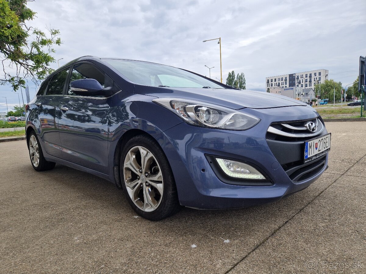 Hyundai i30 CW 1.6i CRDi HP 16V DOHC Style - 4