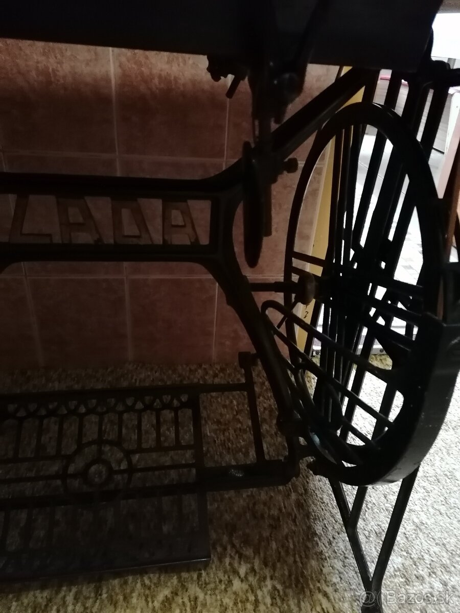 šijací stroj LADA - 4