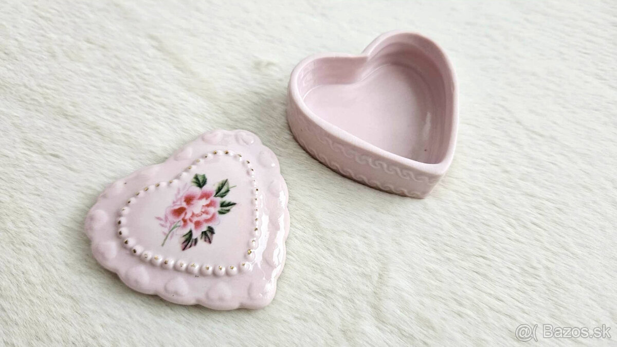 Malá porcelánová krabička v tvare srdca - 4