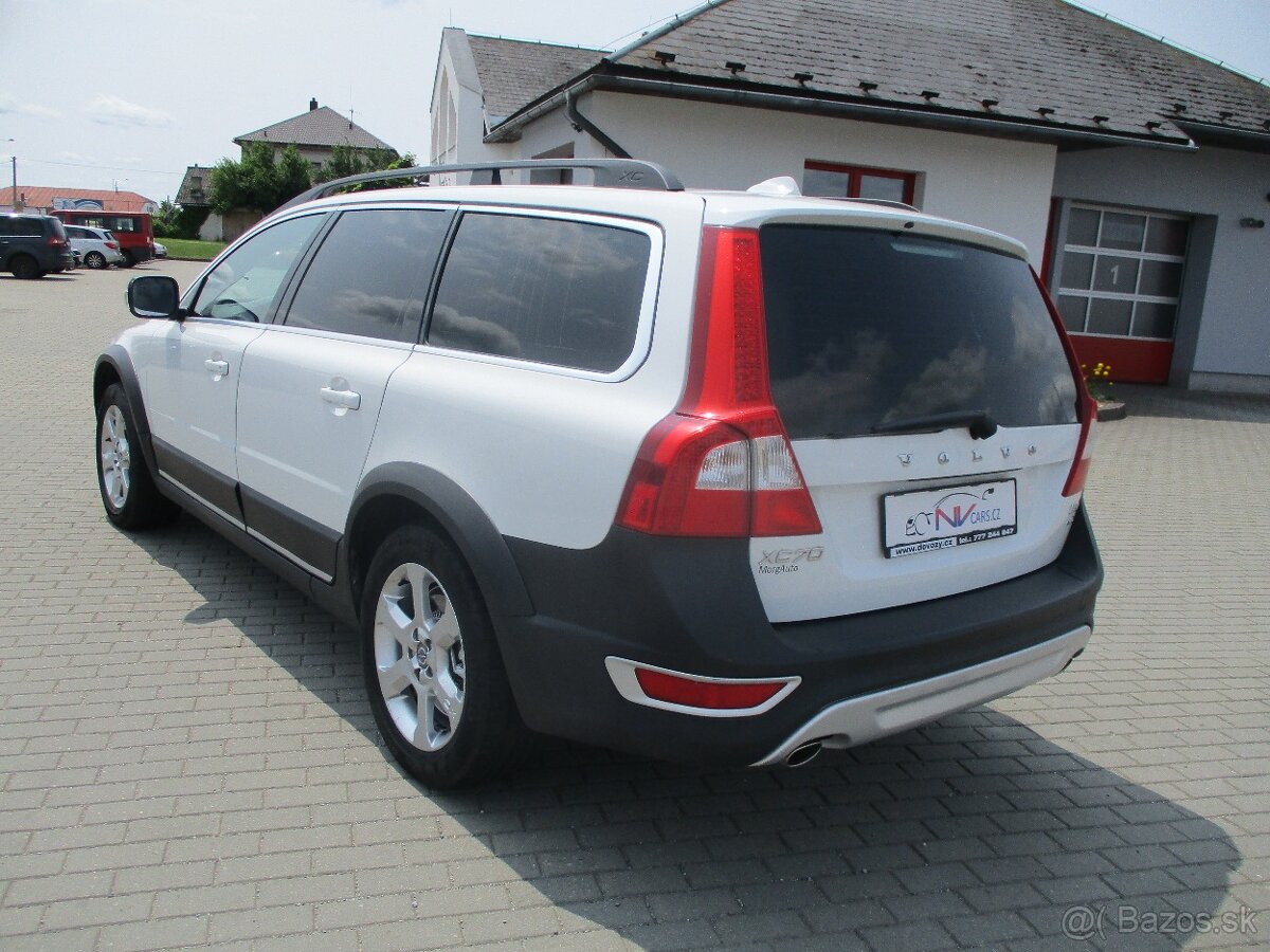 Volvo XC70 2,4D5 120KW Momentum Man. AWD 2012 DPH - 4