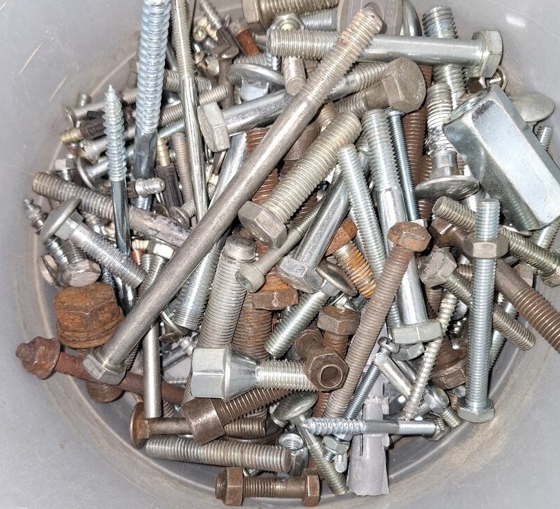 Rôzne spojovací materiál - 1€/kg - 4