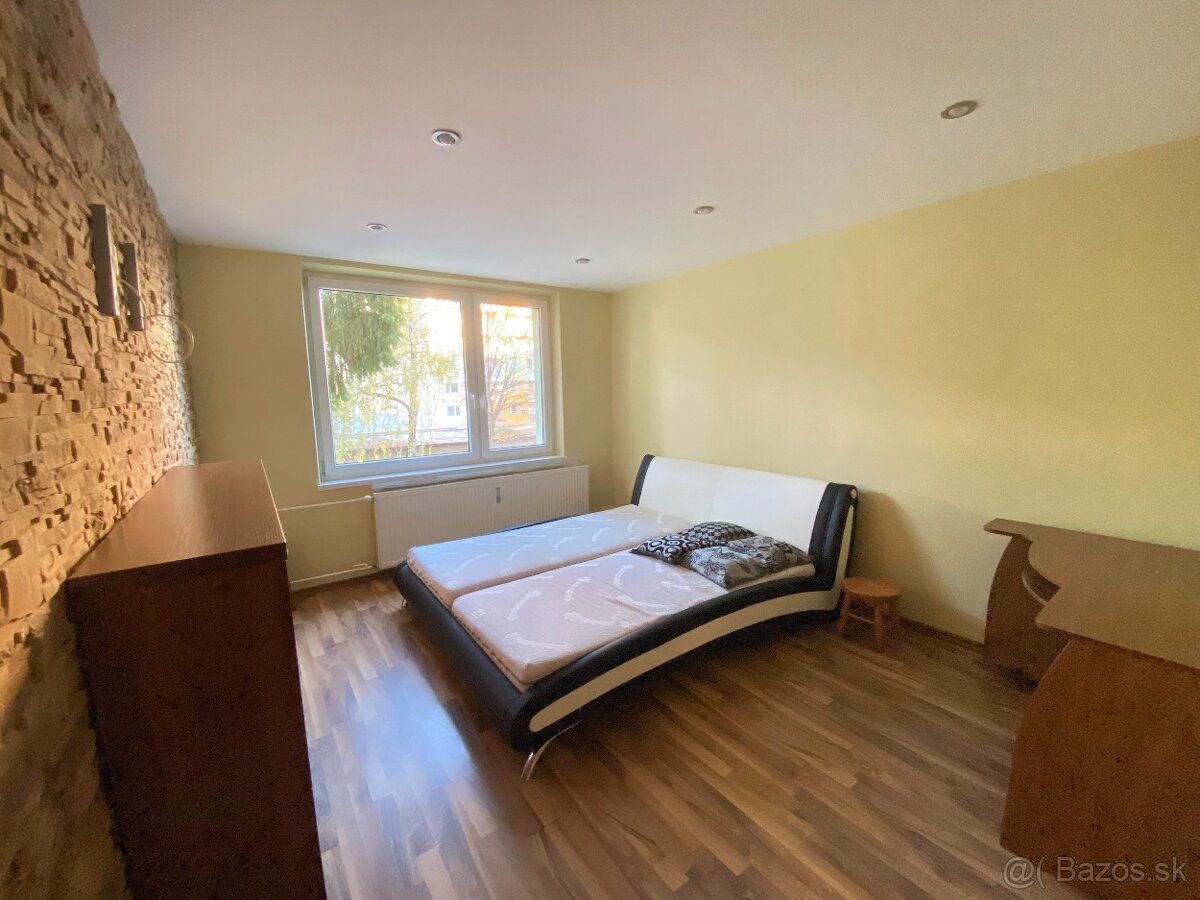 Prenájom 2-izbový byt Sídlisko III - 4