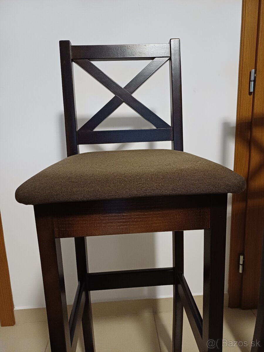 Barove stolicky s barovym pultom - 4