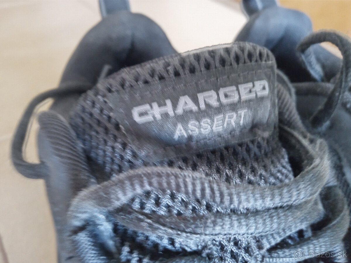 Panske bezecke tenisky UNDER ARMOUR CHargedAssert. - 4