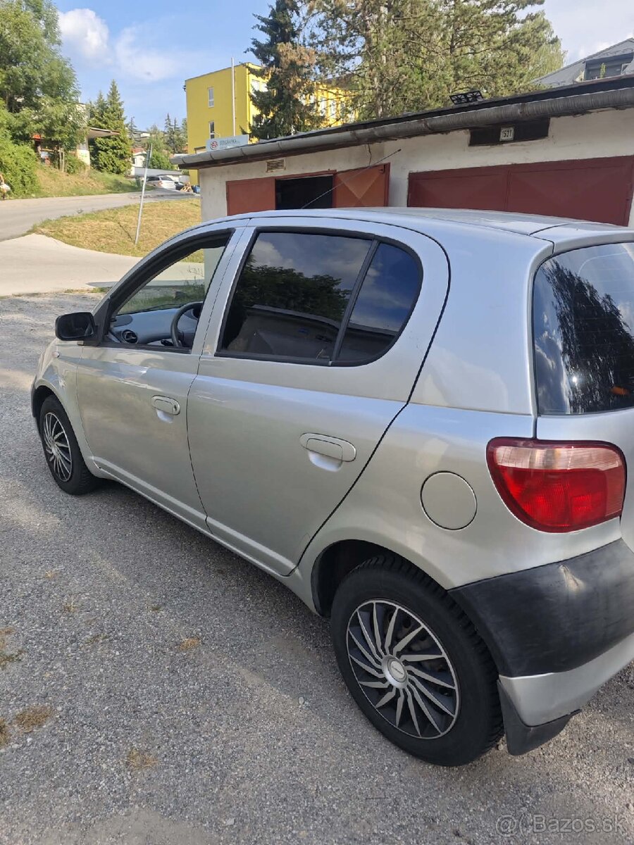 Predám Toyota Yaris 1.0 - 4