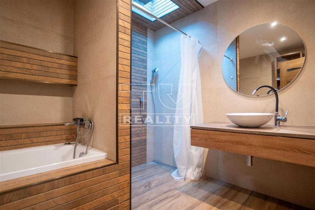 3iz. byt v centre mesta - 4