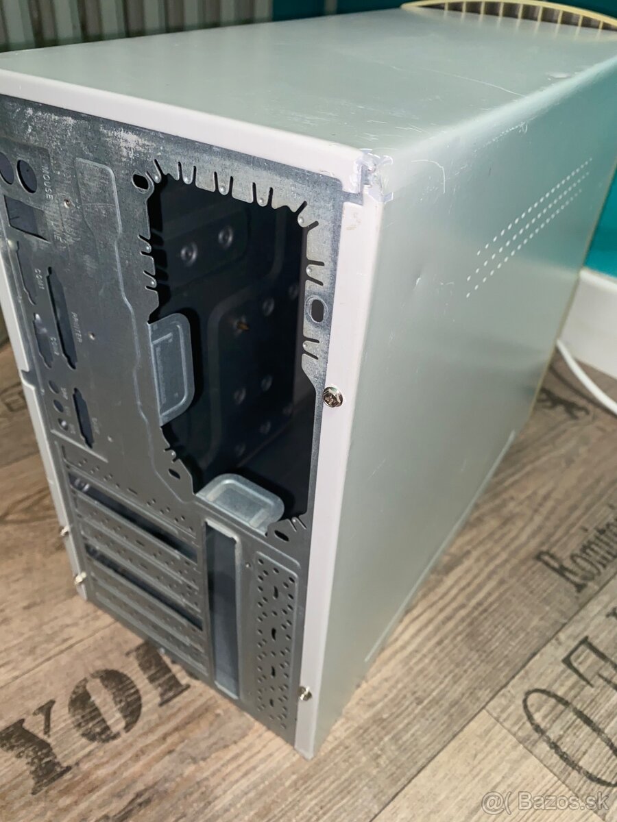 Retro PC mATX skrinka - 4