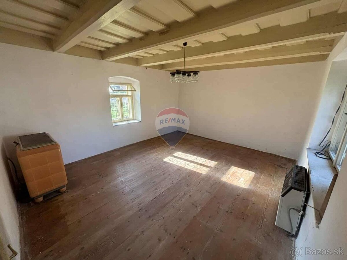 Na predaj rodinný dom / chata v tichej časti Banskej Štiavni - 4