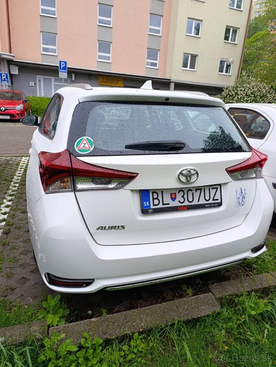 Toyota Auris1,6 benzín combi 2019 - 4