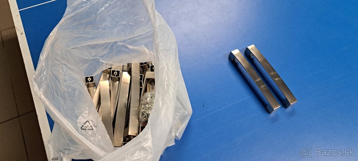 Nábytkové úchytky/madlá - 4