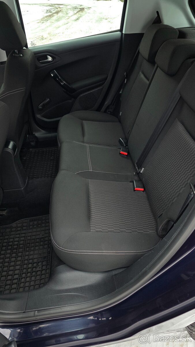 Peugeot 208 1.2 PureTech • 61 kW • 2018 - 4