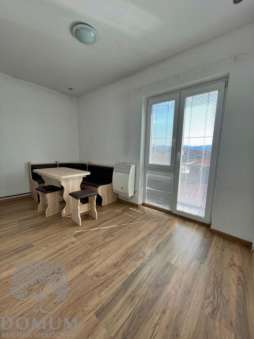 INVESTIČNÁ PRÍLEŽITOSŤ - 2-izbový byt (74 m²) so záhradou v - 4