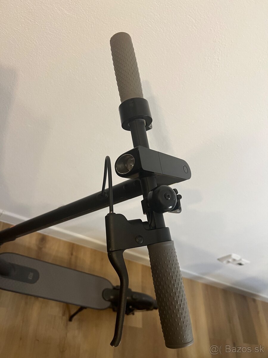 Elektrická kolobežka Xiaomi Essentials - 4