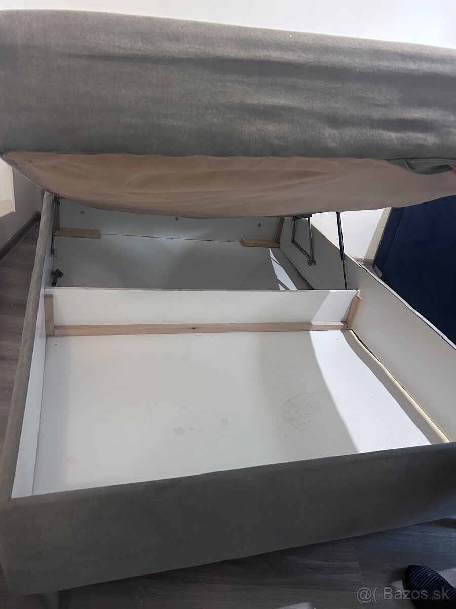 Menšia manželská posteľ - 4