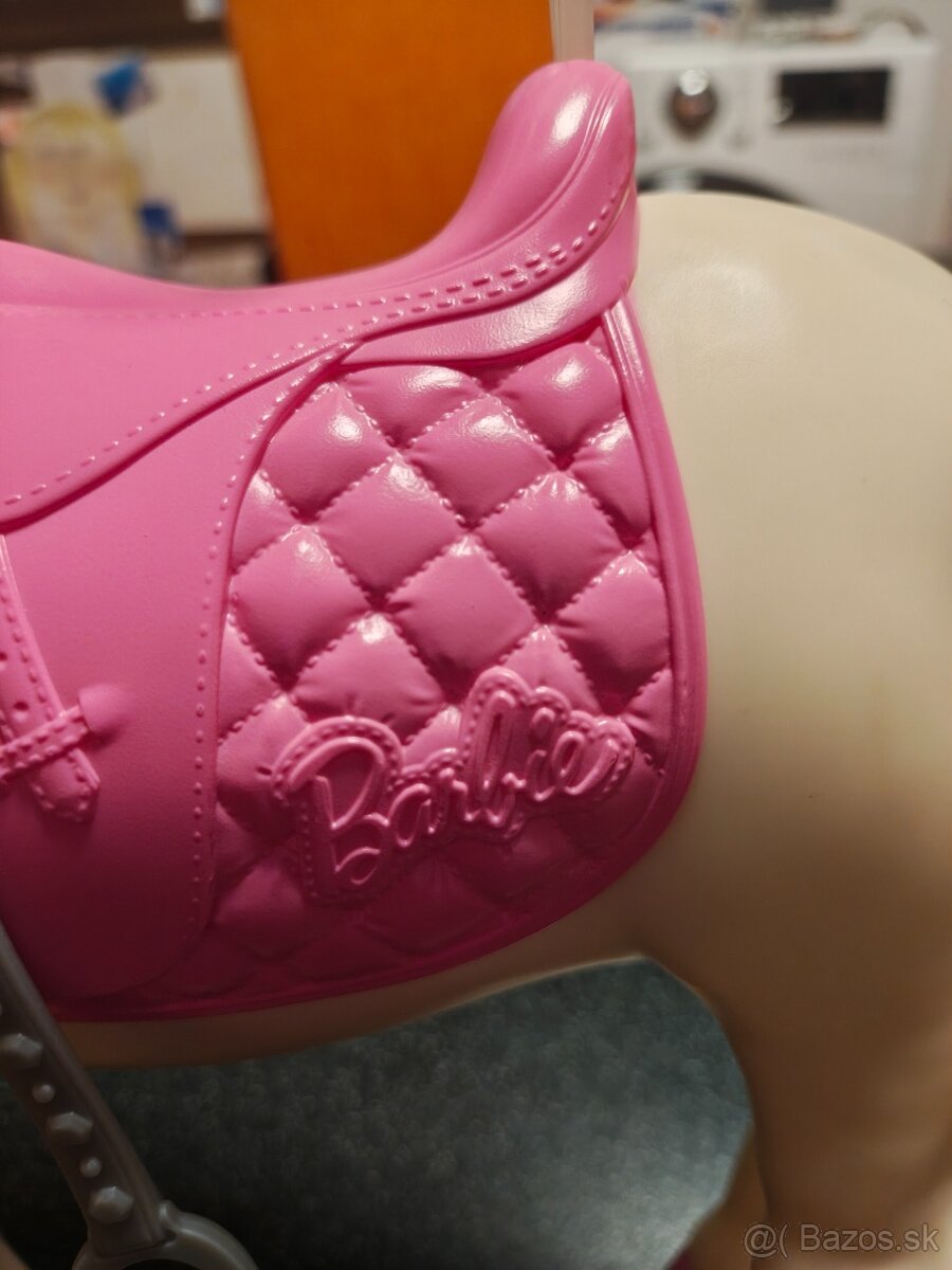 Interaktívny kôň Barbie - 4
