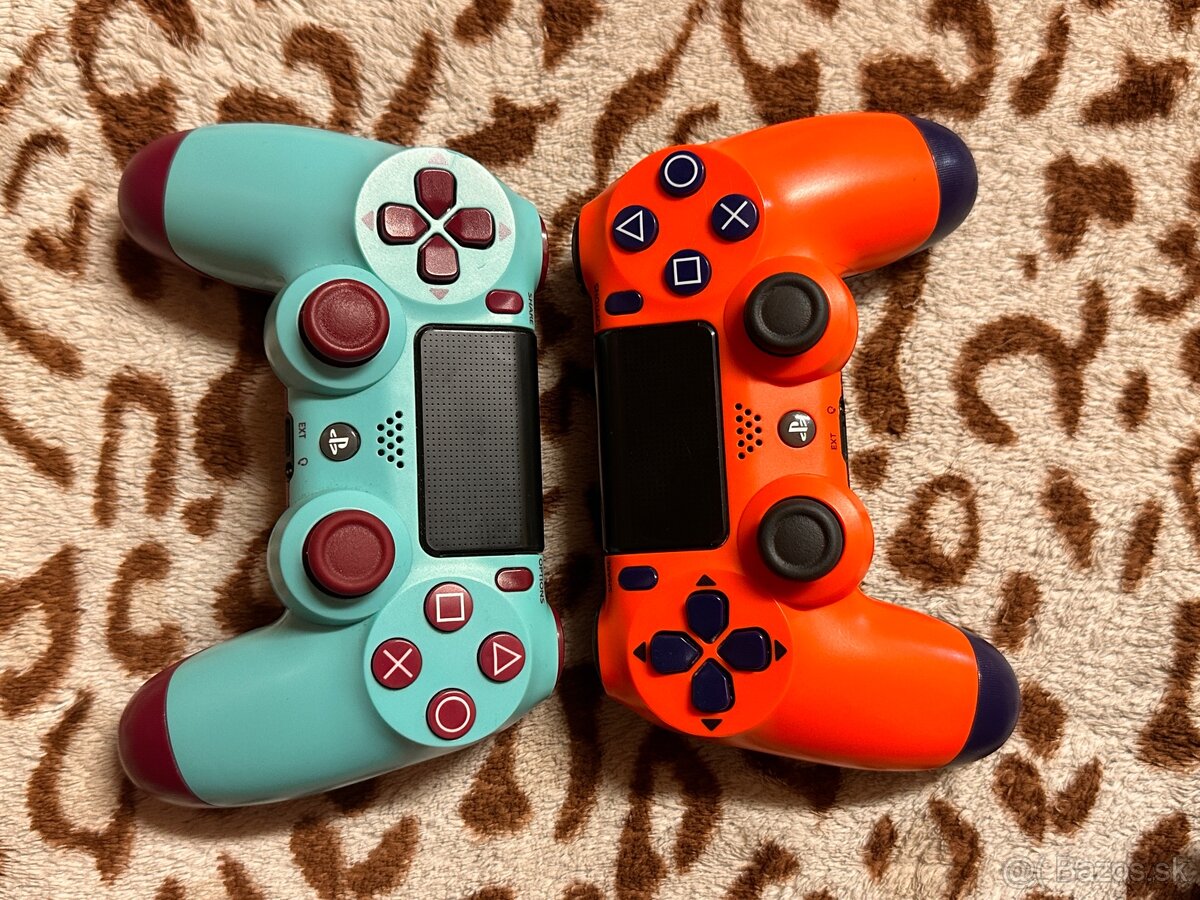 PS4 Fat 1 TB + 2 DualShocky + Tlou + stojan - 4