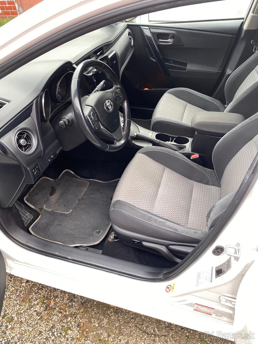 Toyota Auris Touring Sports 1.8 I VVT-i Hybrid ACTIVE trend - 4
