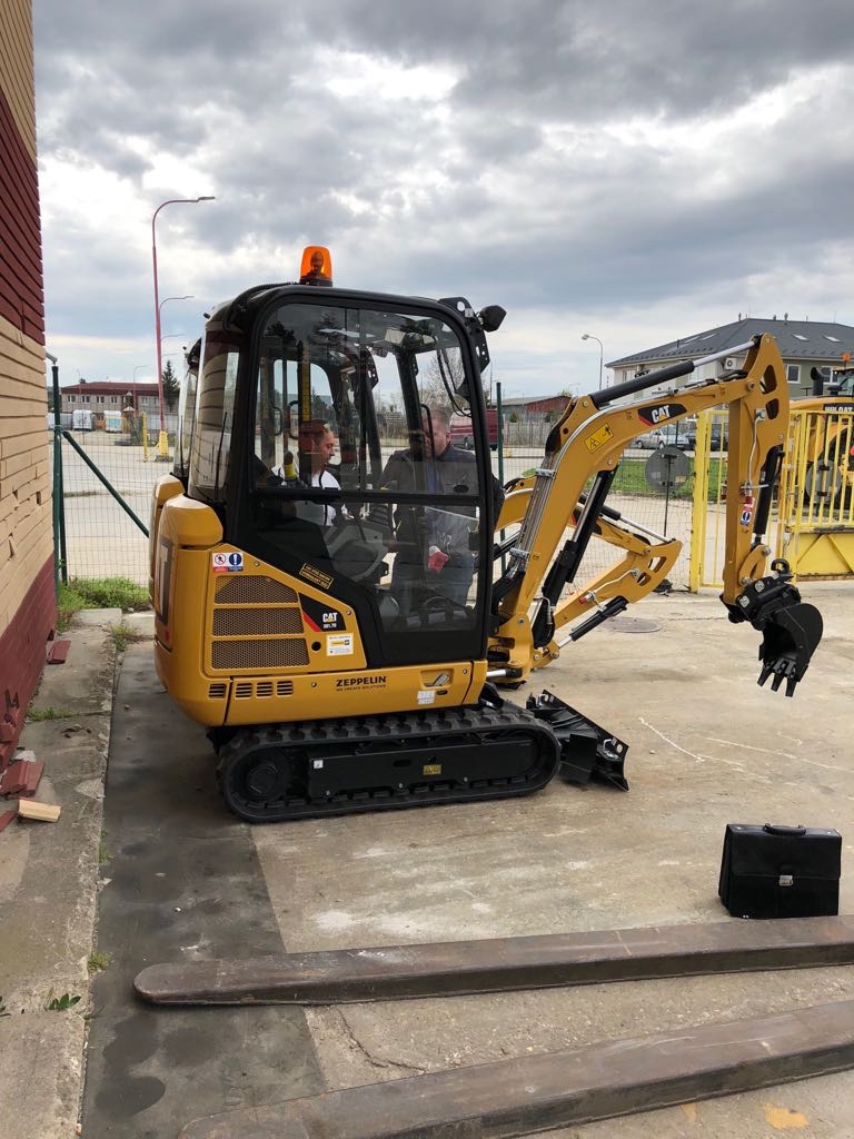 MINIBAGER CAT - vykopove a zemne prace - 4